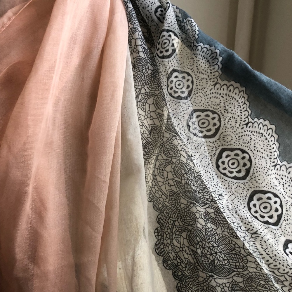 Patterned Infinity Scarf - Picture 3 of 4